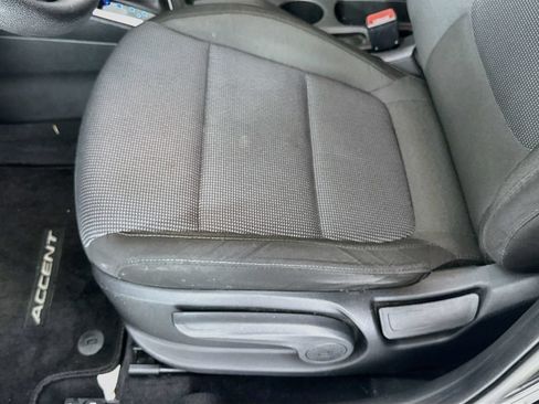 Used 2022 Hyundai Accent SE FWD image 21