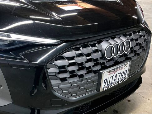 Certified 2025 Audi Q5 Prestige image 33