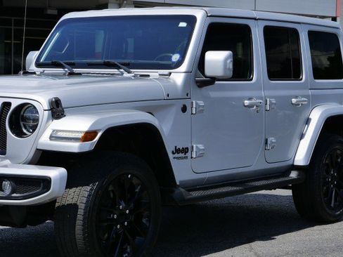 Used 2022 Jeep Wrangler Unlimited Sahara AWD/4WD image 25
