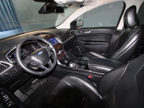 Used 2020 Ford Edge Titanium AWD/4WD image 2