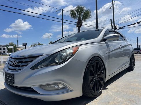 Used 2012 Hyundai Sonata SE w/ Navigation & Sunroof Pkg FWD image 3