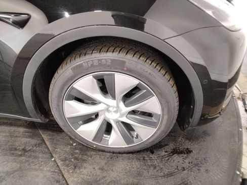 Used 2021 Tesla Model Y Long Range image 43