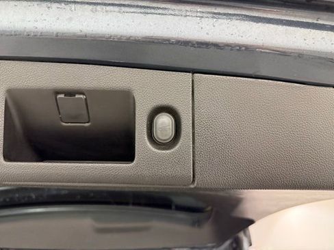 Used 2019 GMC Yukon SLT w/ Graphite Performance Edition AWD/4WD image 9