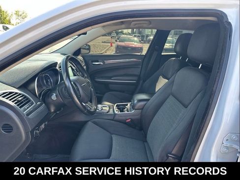 Used 2018 Chrysler 300 Touring w/ Chrome Appearance Package RWD image 15
