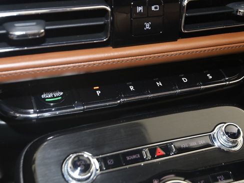 Used 2022 Lincoln Nautilus Reserve image 7