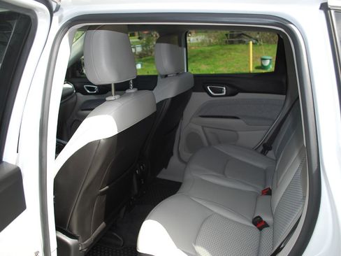 Used 2022 Jeep Compass Latitude w/ Convenience Group AWD/4WD image 7