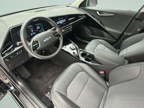 Used 2024 Kia Niro EX w/ EX Cold Weather Package FWD image 11