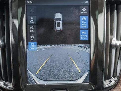 Certified 2023 Volvo XC60 B5 Plus w/ Climate Package AWD/4WD image 40