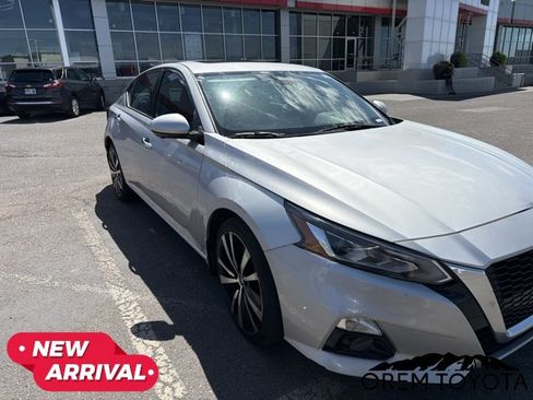 Used 2021 Nissan Altima 2.5 Platinum AWD/4WD image 1