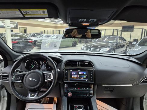 Used 2018 Jaguar F-PACE R-Sport AWD/4WD image 30