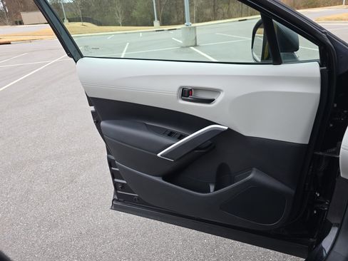 Used 2023 Toyota Corolla Cross L image 24