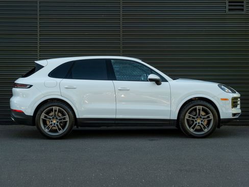 Certified 2024 Porsche Cayenne AWD/4WD image 9