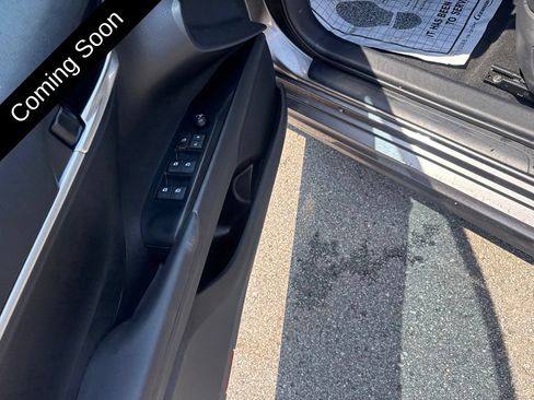 Used 2020 Toyota Camry SE FWD image 11