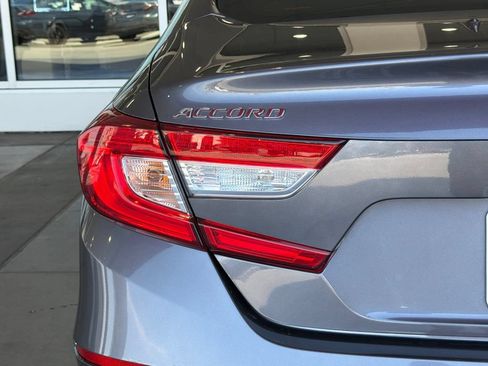 Used 2022 Honda Accord Touring image 11