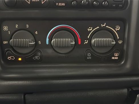 Used 2002 Chevrolet Avalanche 2500 image 15