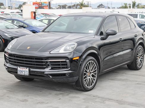 Used 2022 Porsche Cayenne image 3