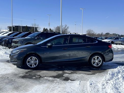 Used 2018 Chevrolet Cruze LT image 4