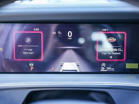 New 2025 Volkswagen Tiguan SE image 34