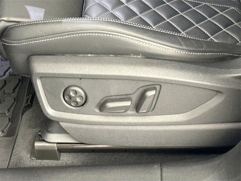Used 2024 Audi SQ5 Prestige image 21