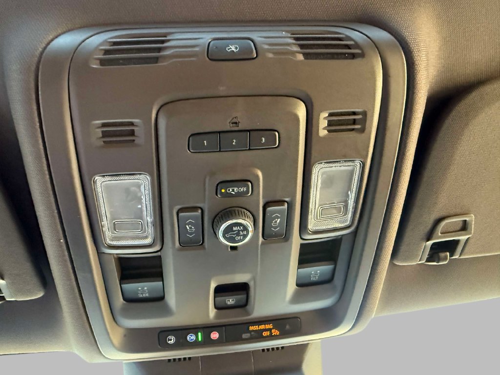 Used 2023 Cadillac Escalade Premium Luxury w/ Performance Package AWD/4WD image 29