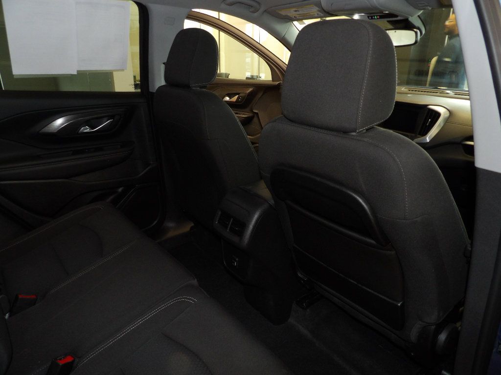 Used 2024 GMC Terrain SLE AWD/4WD image 16