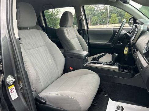 Used 2019 Toyota Tacoma SR5 AWD/4WD image 30