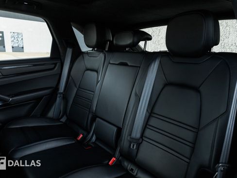 Used 2023 Porsche Cayenne Turbo S AWD/4WD image 31