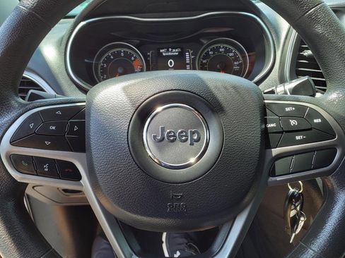 Used 2019 Jeep Cherokee Latitude w/ Popular Appearance Group image 23