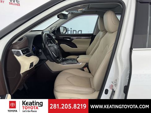 Used 2020 Toyota Highlander Limited FWD image 14