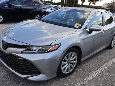 Used 2019 Toyota Camry LE image 2