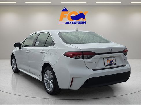 Used 2026 Toyota Corolla XLE FWD image 3