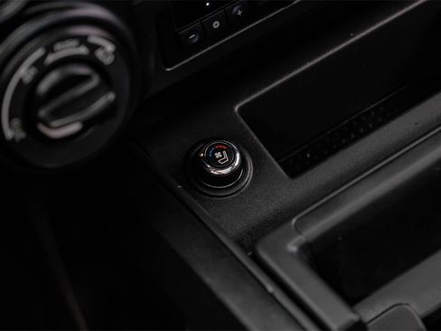 Used 2024 Nissan Titan PRO-4X w/ Pro-4x Convenience Package image 21