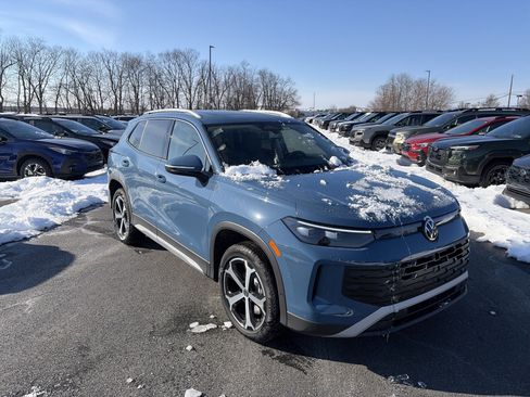 New 2026 Volkswagen Tiguan SE image 3
