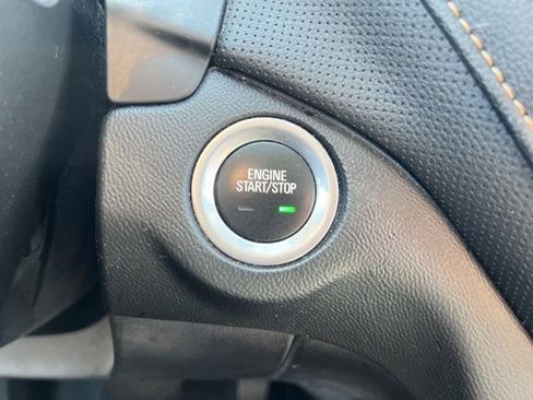 Used 2020 Chevrolet Equinox Premier FWD image 17