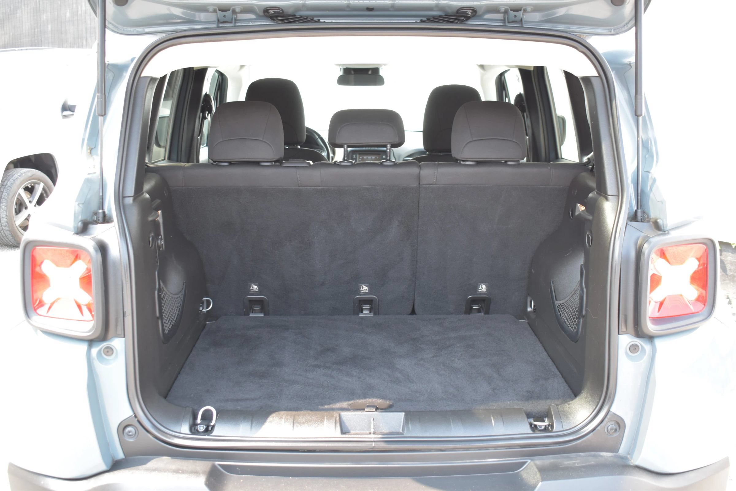 Used 2017 Jeep Renegade Latitude FWD image 15