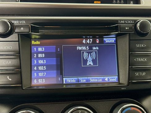 Used 2018 Toyota RAV4 LE FWD image 14