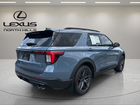 Used 2025 Ford Explorer ST AWD/4WD image 6