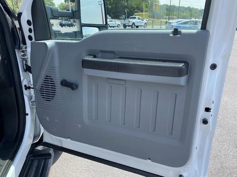 Used 2012 Ford F450 XL w/ Heavy Service Suspension Pkg image 17