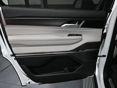 New 2026 Jeep Grand Wagoneer Summit AWD/4WD image 28