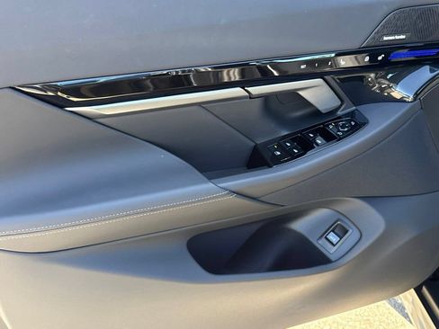 Used 2026 BMW 530i w/ Premium Package RWD image 18