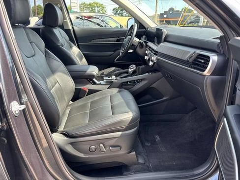 Used 2024 Kia Telluride EX w/ EX Captain's Chair Package AWD/4WD image 20