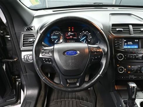 Used 2017 Ford Explorer XLT AWD/4WD image 23