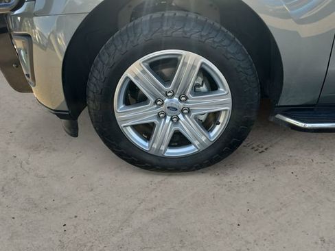 Used 2019 Ford Expedition Max XLT w/ Equipment Group 202A AWD/4WD image 9