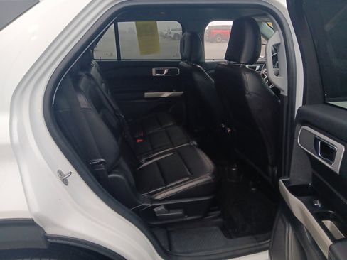 Used 2022 Ford Explorer XLT w/ Equipment Group 202A image 32