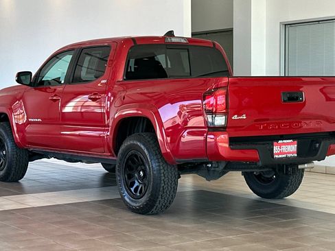 Used 2020 Toyota Tacoma SR5 w/ Technology Package AWD/4WD image 6