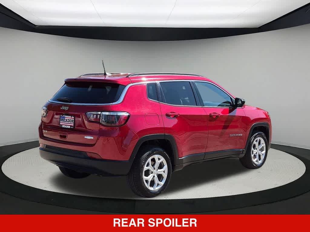 Used 2024 Jeep Compass Latitude AWD/4WD image 7