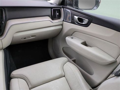 Used 2018 Volvo XC60 T6 Inscription w/ Luxury Seat Package image 13