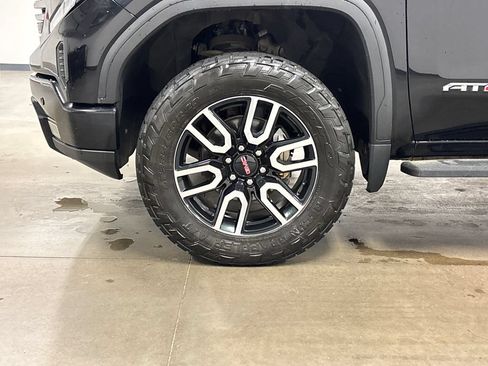 Used 2022 GMC Sierra 1500 AT4 w/ AT4 Premium Package AWD/4WD image 11