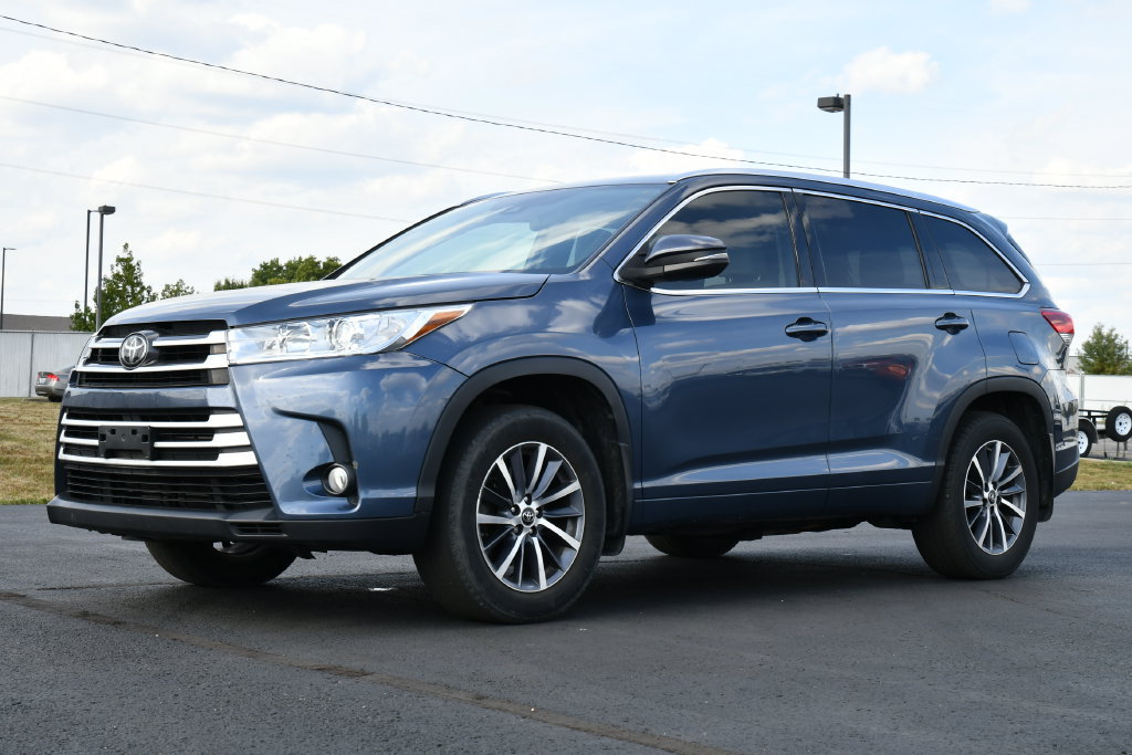 Used 2018 Toyota Highlander XLE AWD/4WD image 3