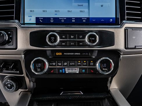 Used 2022 Ford F250 Platinum w/ FX4 Off-Road Package AWD/4WD image 27